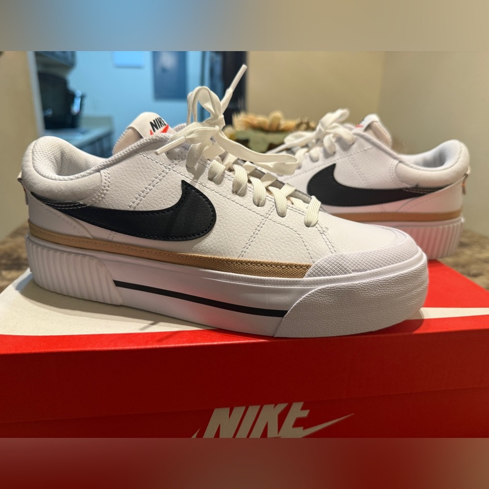 Nike White Comfort Insole Shoes